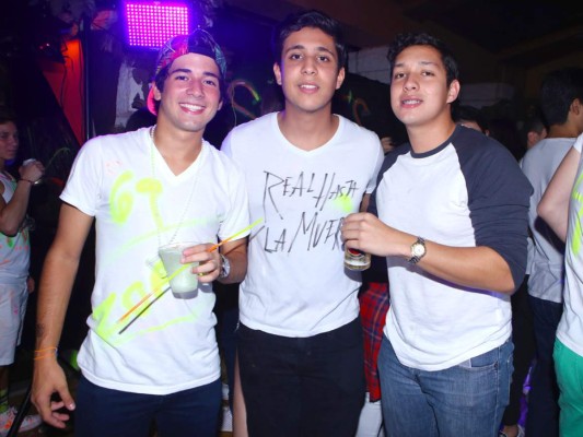 Neon Party por una noble causa