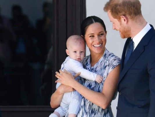 La Duquesa de Sussex asegura que su hijo tiene al mejor papá del mundo. Los fans esperan que crezca no sólo para parecerse a Harry, sino para que se transforme en un hombre tan noble como él.