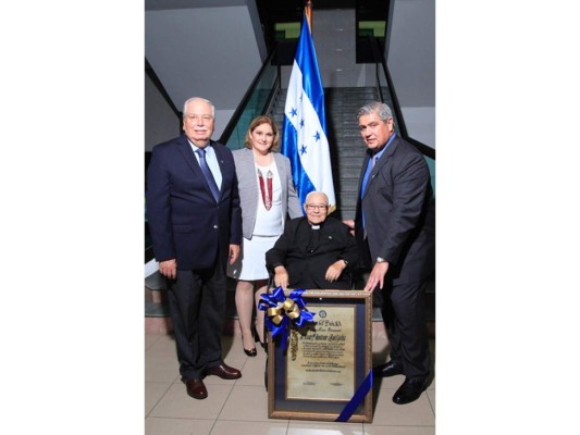 BANPAIS rinde homenaje al padre Antonio Quetglas