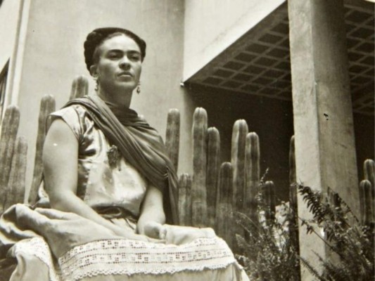 La casa de subastas Sotheby´s vendió una colección de 78 fotografías del hungaro Nickolas Muray entre las que se encuentran varios retratos inéditos de Frida Kahlo y Diego Rivera los cuales lograron ser adquiridos en 35 mil dólares