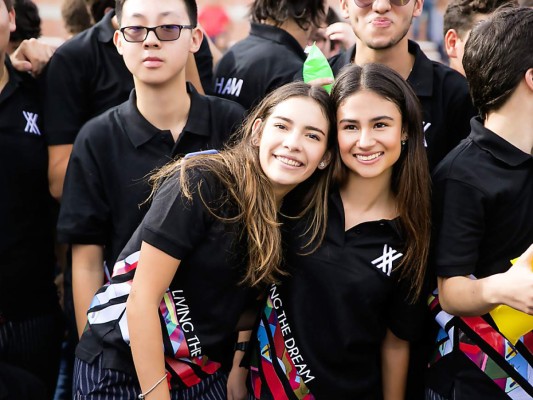 La entrance de los Seniors 2020 de la Escuela Americana