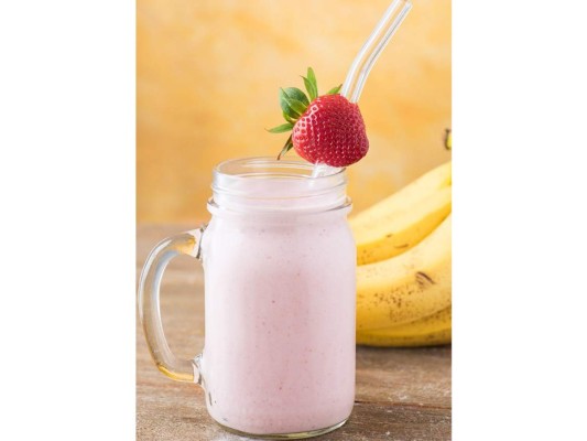 Strawberry-Banana Smoothie<br/>1 Banano<br/>5 fresas congeladas<br/>1 cdta de vainilla<br/>1 cda de nectar de agave<br/>1 tza de leche