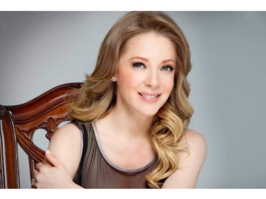 Con más de 26 películas y 36 telenovelas, Edith González fue una de las actrices más versátiles y sobresalientes de México. Se convirtió en una celebridad con apenas 10 años