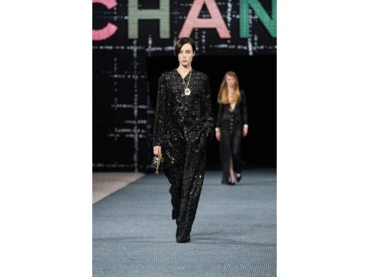 Confirmada la temporada del tweed en la pasarela de Chanel Otoño/invierno 2022