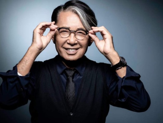 Kenzo Takada.<br/> Fue el primer japonés en ganar prominencia en la escena de moda parisina y es el creador de la reconocida marca Kenzo. Sus atuendos coloridos y sus distintos estampados cautivaron a los amantes de la moda. Falleció a los 81 años de edad a causa del covid 19.<br/>