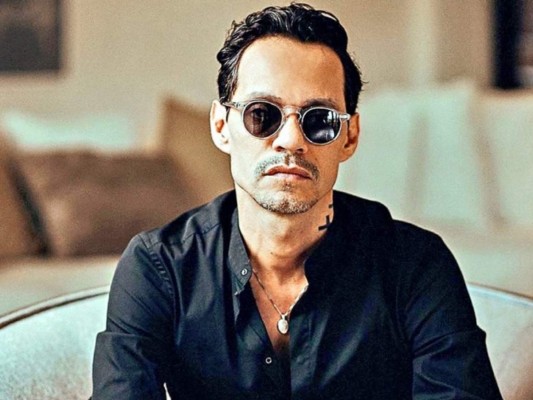 El cantante Marc Anthony tuvo que pagar 3.4 millones de dólares por impuestos atrasados por una propiedad de Long Islands. También, en 2007 enfrentó cargos por no declarar impuestos, los cuales sumaban la cantidad de 15.5 millones de dólares.
