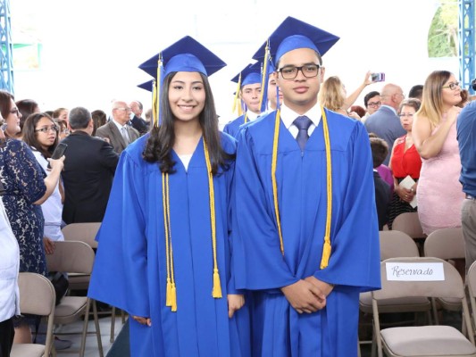 Entrega de títulos de la Macris School, generacion 2017