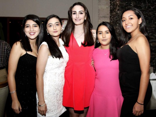 Fiesta para celebrar los 15 años de Paola Isaias