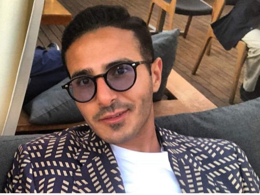 De acuerdo a lo narrado por las tres mujeres, tiempo después de conocerlas por Tinder y comenzar una relación, Leviev empezaba a pedirles dinero debido a que tenía problemas con supuestos enemigos. Las mujeres empezaron a prestarle sumas considerables con la promesa de que él se las reintegraría. Por supuesto, al poco tiempo el tipo desaparecía y dejaba a las mujeres con deudas exageradas y cuentas vacías.