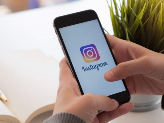 Instagram es acusado de espiar a sus usuarios a través de sus cámaras