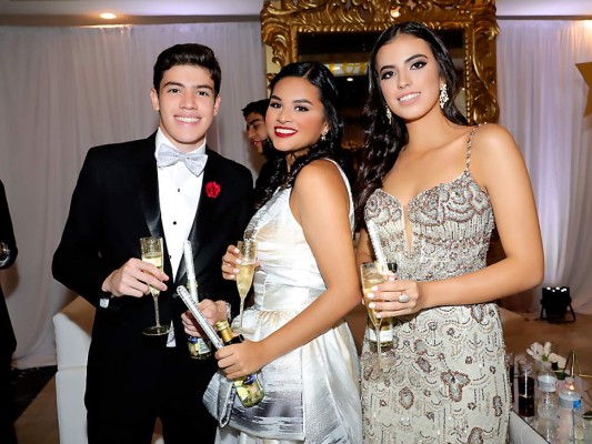 Momentos capturados por el lente de Estilo: Prom Night Academia Los Pinares 2019  