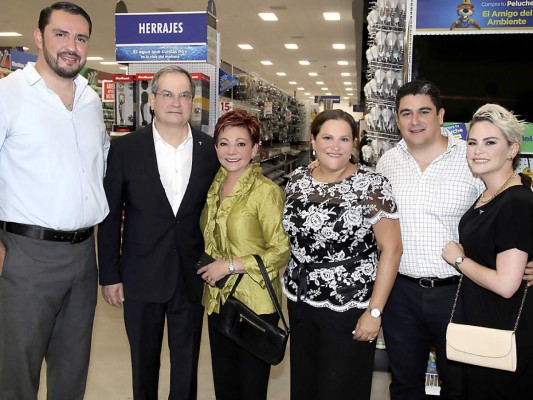 Inauguran moderna tienda Larach y Cía. en San Pedro Sula, con invitados especiales