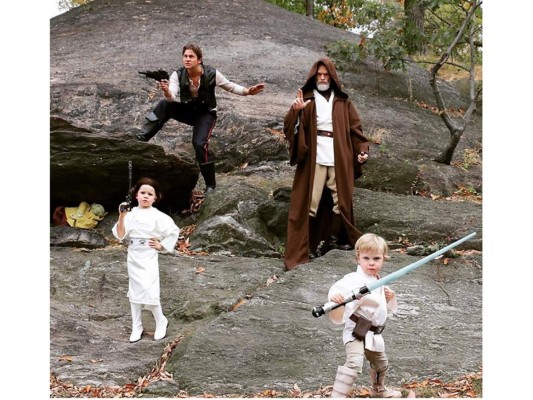 La fuerza acompaña a Neil Patrick junto a su familia