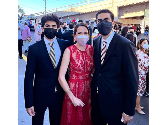 Carlos Flores, Margarita Flore y Carlos Flores Flake.