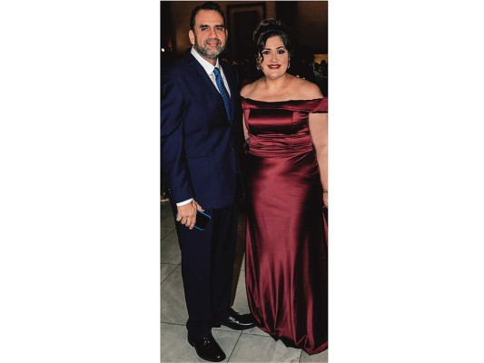 Héctor Bustillo y Sara Bogran celebran por su amor