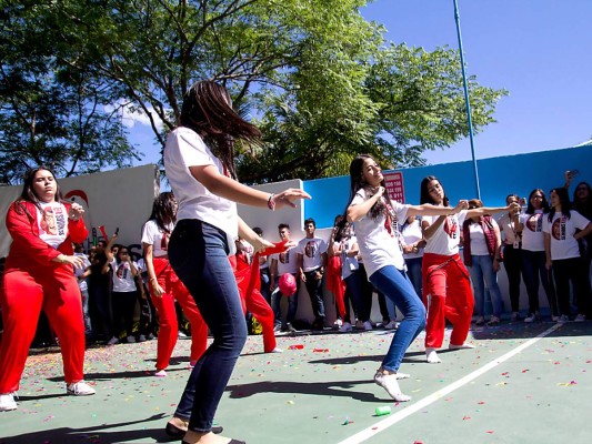 Seniors 2020 de la England School hacen su increíble entrada