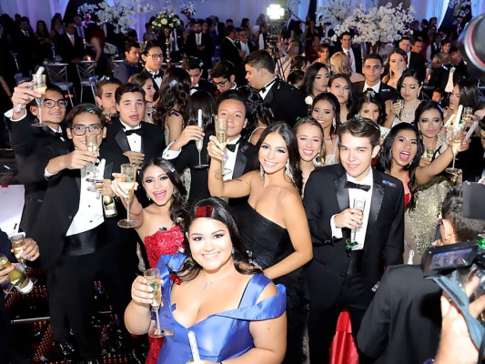 Momentos capturados por el lente de Estilo: Prom Night Academia Los Pinares 2019  