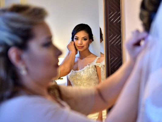 Así fue la boda eclesiástica de Scarleth Sandres y Manuel Cálix