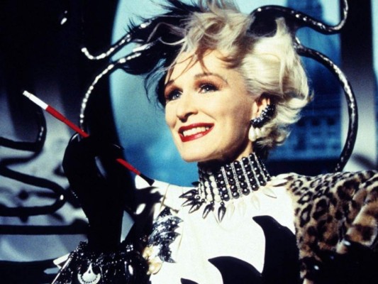 Glenn Close le dio vida por primera vez en el live-action de Dinsey al personaje en el año 1996 y volvió también para su secuela.