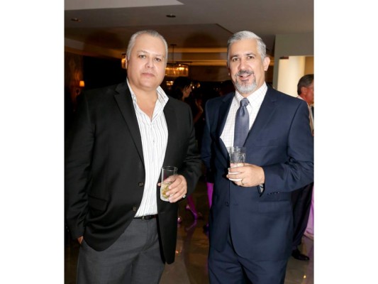 Brindis por graduación de Anisabella Sikaffy y Sofía Mata   