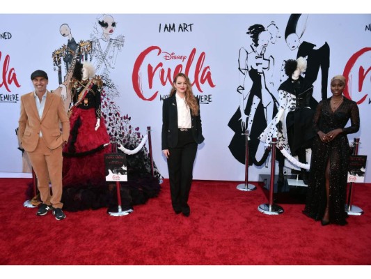 Emma Stone y Kirby Howell-Baptiste en la premiere mundial de Cruella de Disney