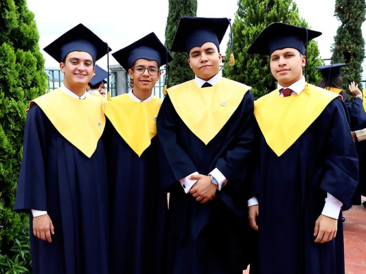 Graduación de la Estancia School