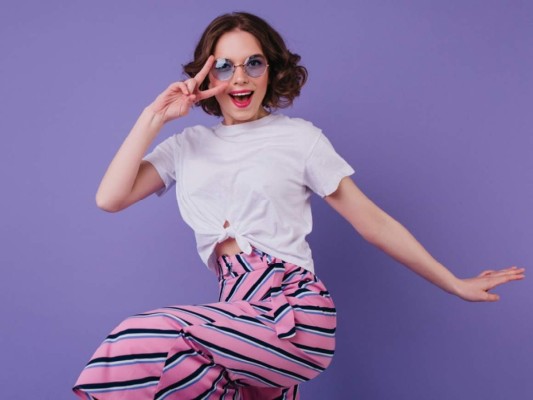 Vístete para el día: Para empezar a sentirte bien, debes activar la hormona de la felicidad. Tu ropa tiene el poder de actuar como un venti latte o actuar como un tranquilizante, es como ingerir algún alimento que nos alegra