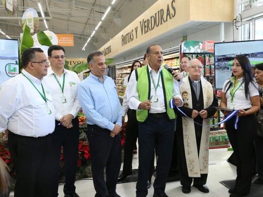 Inauguran nueva tienda de Supermercados La Colonia, Las Hadas.