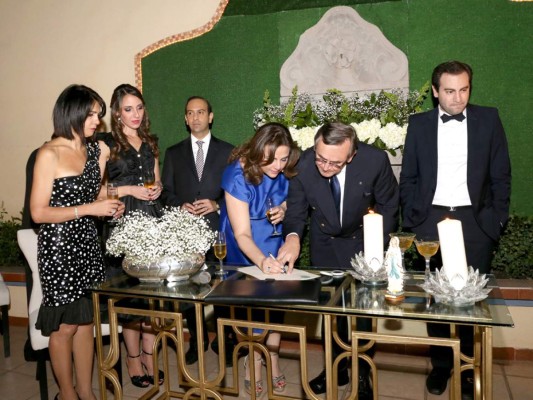 Dina Mena, Pamela y Andrés Kafati, Carol Zummar, abogado Luis Velásquez y Oscar Kafati<br/>