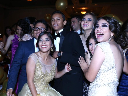 Mayan School celebra su prom al estilo los Oscar