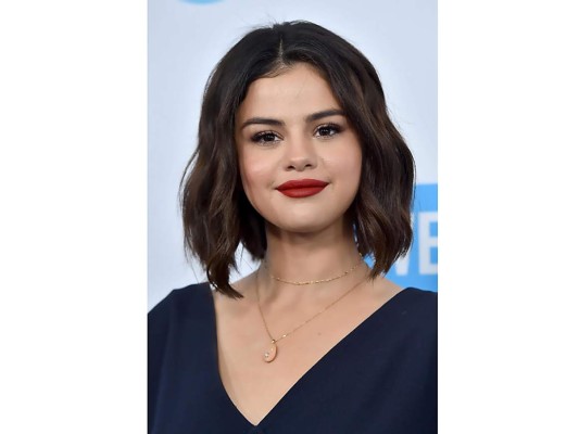Selena Gómez<br/>La actriz tuvo que pasar por terapias de autoestima, puesto que en su niñez no era aceptada por su timidez y miedos.