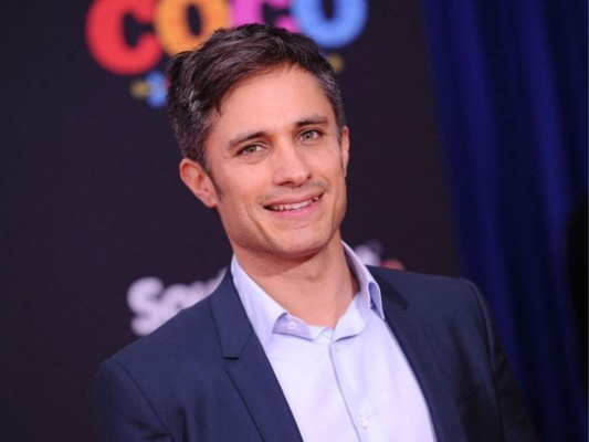 Gael García Bernal<br/>Protagonizó junto a Diego Luna ' Y tu mamá también'. Nos hizo llorar en Coco y reír en 'Mozart in the Jungle', serie por la cual ganó el Globo de Oro a Mejor Actor de Comedia en TV.
