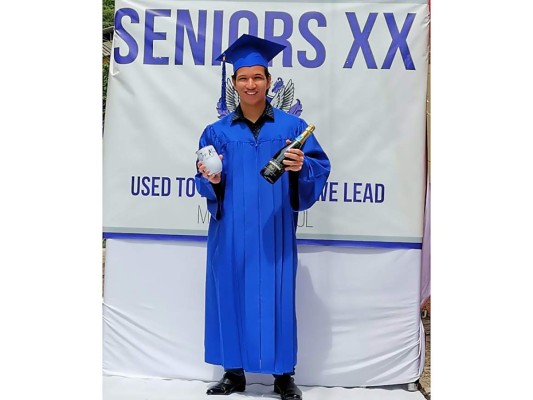 Seniors 2020 de Macris School listos para su graduación