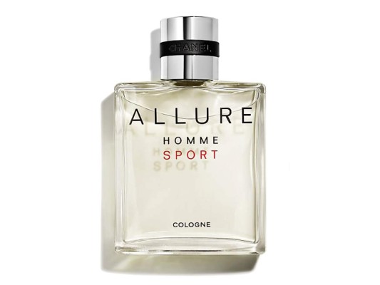 Allure homme sport by Chanel. El frescor luminoso de los cítricos se realza sutilmente con el acorde especiado sobre un fondo envolvente de notas amaderadas de cedro, ambarinas y de almizcle blanco.