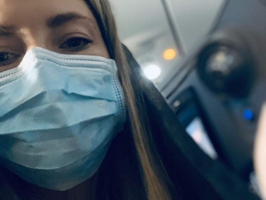 Kate Hudson. Otra actriz que tiene más que claro que, todos los viajes en este 2020, van a tener que ser con la compañía de ese pedazo de tela que protege su boca de una enfermedad que se transmite vía aérea y que tiene en alerta a los enfermos respiratorios.