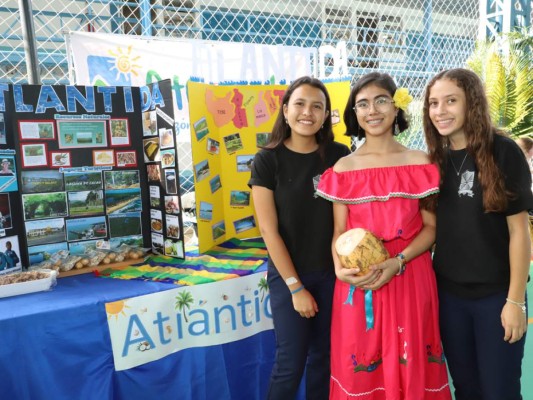 Macris School realiza Feria de Identidad Nacional