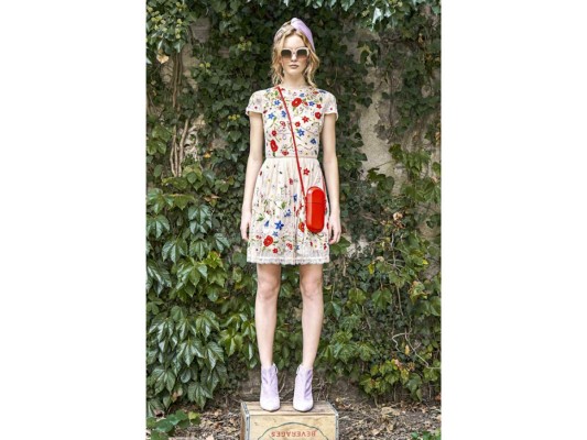 El romanticismo vuelve al ataque con los vestidos de bordados florales de Alice & Olivia