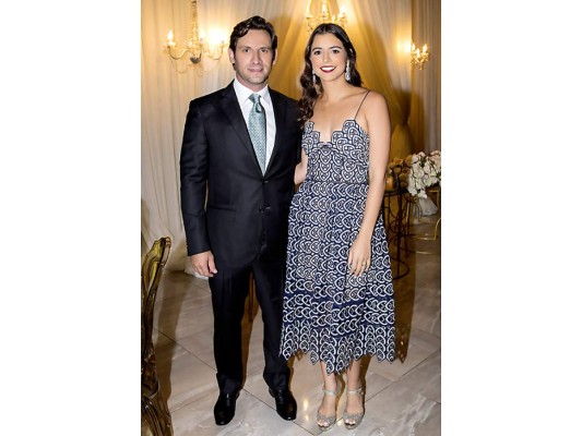 Joaquín Echeverrí y Adriana Hawit se casan por lo civil  