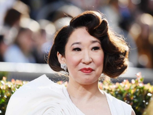 Gracias a que sus padres son de Corea, Sandra Oh habló coreano en su casa. Además, aprendió francés en la escuela.