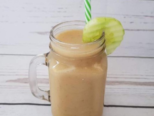 Jugo de pepino, apio y manzana verde<br/>Este jugo de pepino, apio y manzana verde con pera va a ayudar a mantenerte hidratado debido a las propiedades de sus componentes. Todos son excelentes fuentes de agua, vitaminas y minerales.<br/>