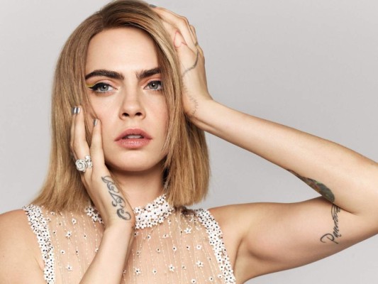 Cara Delevingne<br/>El bisabuelo de Cara por parte de su padre era Hamar Greenwood, que fue el primer vizconde de Greenwood. Janie Sheffield, la abuela de Delevigne, era la dama de honor de la princesa Margarita.<br/>