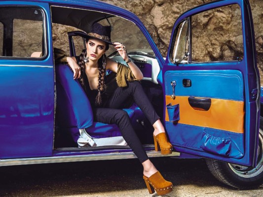 ¿Qué nos inspira Coachella? Colores terracota, aires gipsy, denim con bordados, tejidos románticos, el bohemio más irresistible, nos vamos de viaje por las tendencias top del verano 2019 que serán un must en el festival de música más importante del mundo. Fotografías Josué Murillo, fashion stylist Crea Moda, peinado y maquillaje María del Carmen Bustillo, textos Brenda Ortez, modelo Astrid Pinel. <br/>