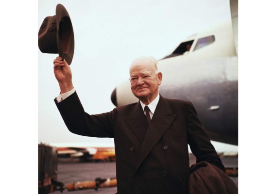 8. En el octavo lugar, el ingeniero y hombre de negocios Herbert Hoover (1929 – 1933) tuvo un patrimonio de 82 millones de dólares. Gran parte del éxito presidencial se debió a su abierto apoyo a la Ley Seca; sin embargo, pronto se vio marcada por el inicio de la Gran Depresión, por lo que posteriormente le costó la reelección.