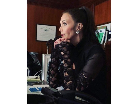 Lynda Carter ¿A quién más le gusta disfrazarse para sus llamadas de Zoom?