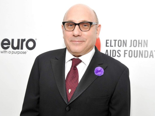 Willie Garson<br/>Muchos recordaban a Willie por su papel como Stanorfd Blatch en Sexo en Nueva York. Su hijo, Nathen Garson, confirmó la muerte en su perfil de Instagram: “Te quiero mucho papá. Descansa en paz, estoy orgulloso de que compartieras todas tus aventuras conmigo y de todo lo que conseguiste. (...) Siempre fuiste la persona más fuerte, divertida e inteligente que he conocido”.