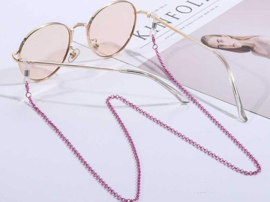Puedes elegir regalarle una cadena para sus anteojos regulares o de sol, no perderá nunca sus accesorios.
