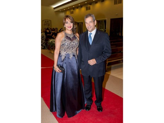 Harry Panting y Laurie López se casan en la Sagrada Familia  