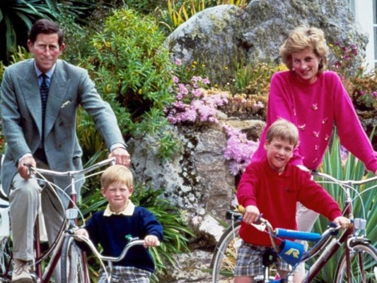 Un paseo en familia en los años previos a la tormenta en el matrimonio más mediático del siglo XX