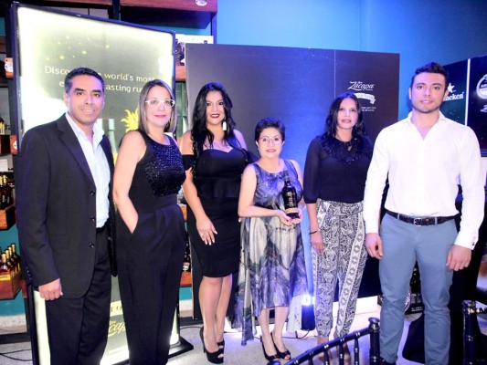 Elegante presentación de Ron Zacapa Edición Negra  