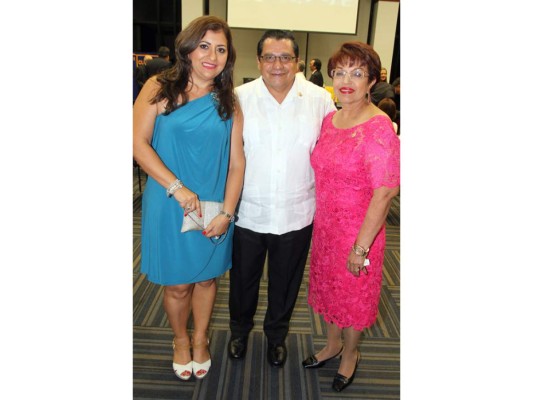 Jorge Bueso y Napoleón Larach reciben galardón